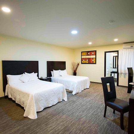Wyndham Garden Aguascalientes Hotel & Casino Esterno foto