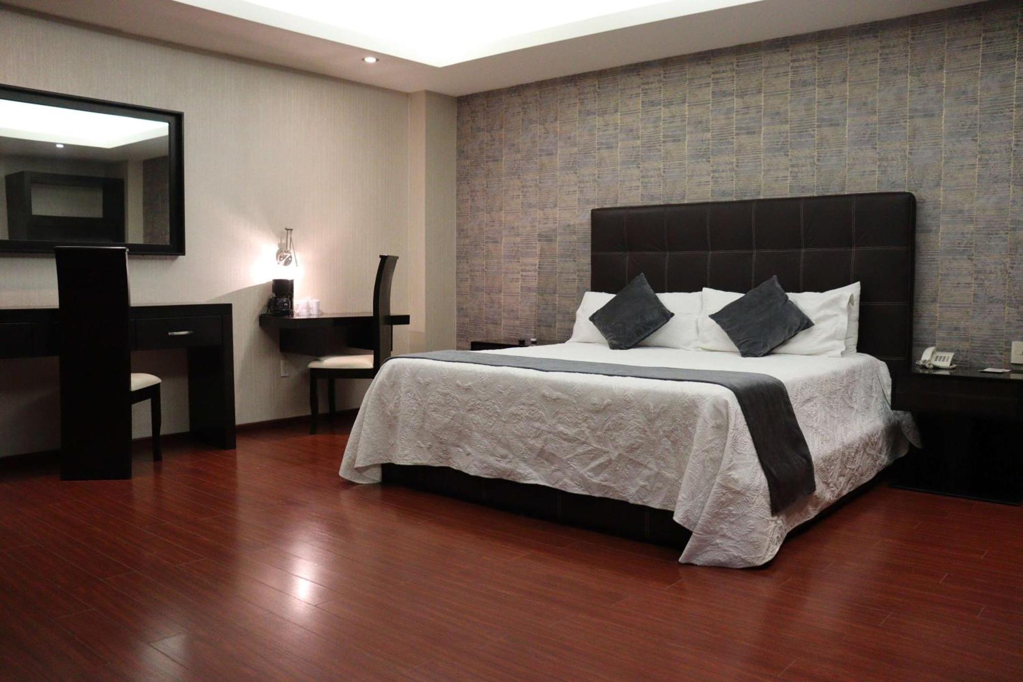 Wyndham Garden Aguascalientes Hotel & Casino Esterno foto